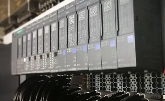 Control cabinet input and output modules as an automation configuration example