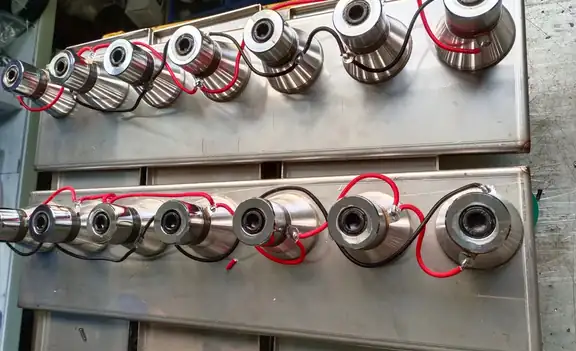 Ultrasonic transducers used in ceramic filter cleaning equipment