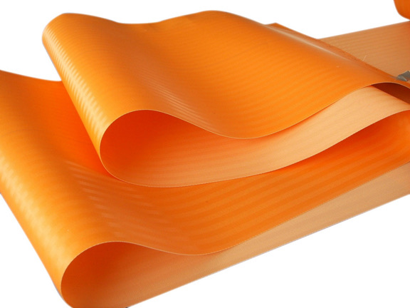 Horizontal vacuum filter cloth cleaning and regeneration